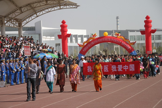 学校运动会开幕式---留学生代表队入场.jpg